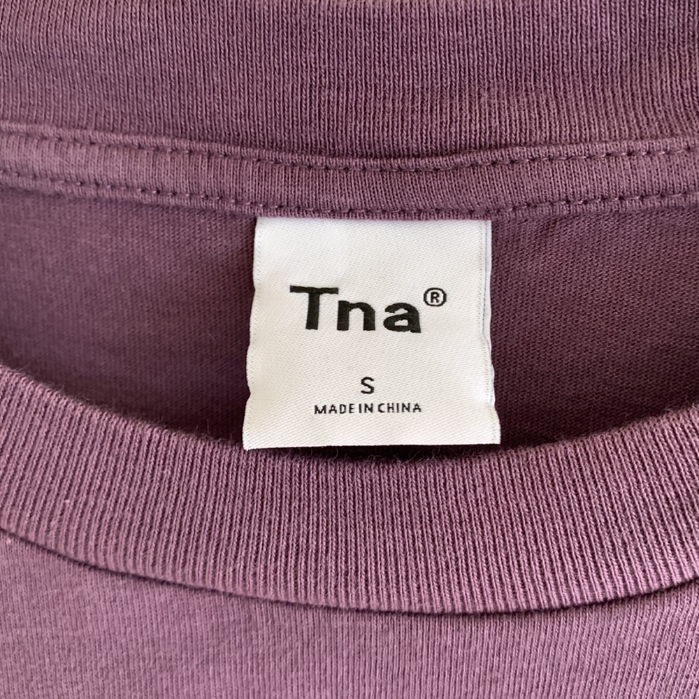 Like New Aritzia TNA Mainland Short Sleeve T-Shirt Mauvish Purple S - Picture 4 of 4